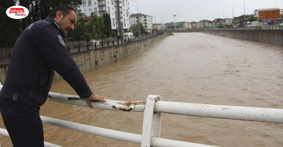 Ünye’de sağanak yağış tedirgin etti