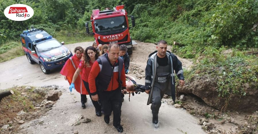 Selde köprüde kaldı, itfaiye kurtardı
