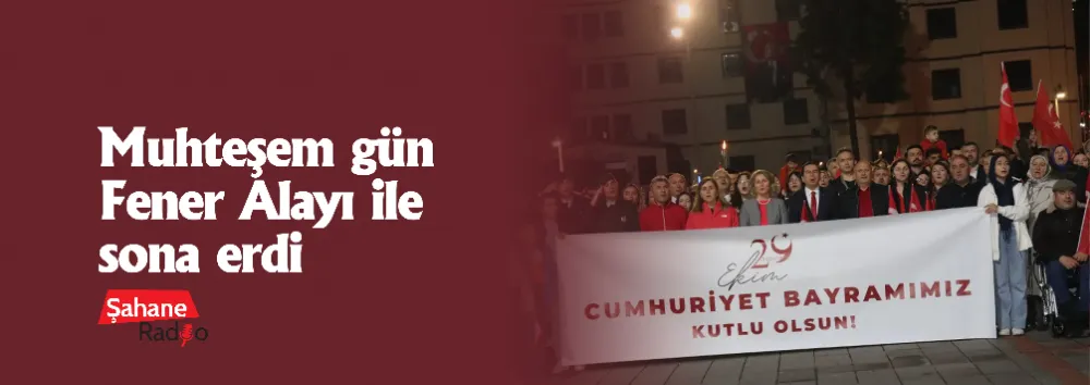 Muhteşem gün Fener Alayı ile sona erdi