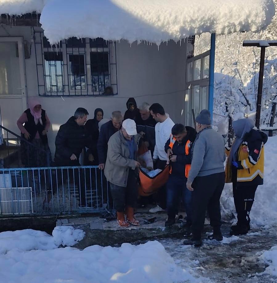 Ünye Belediyesi karla mücadelede seferberliği…