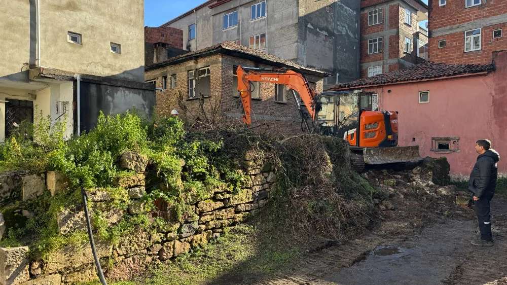 Liseler’de tehlike arz eden 6 metruk yapı yıkıldı!