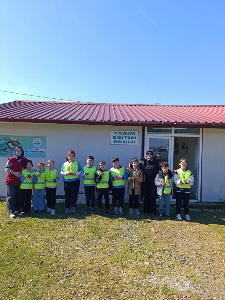 Ünye’de ata tohumları miniklerin ellerinde toprakla buluşuyor