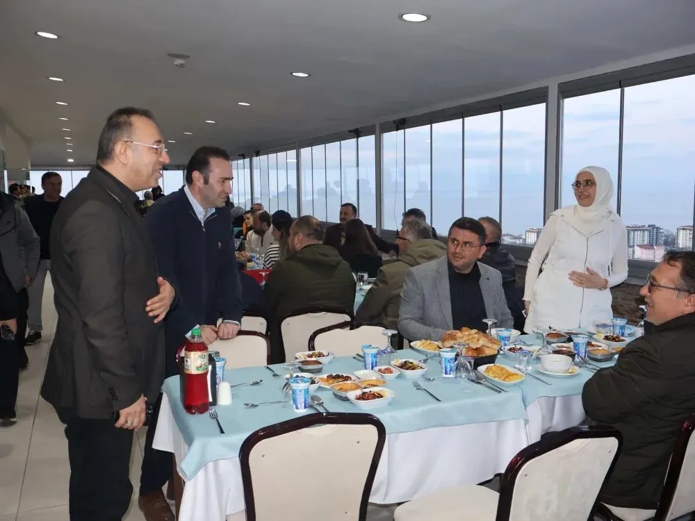 Ünye'de Milli Eğitim personeli iftarda bir araya geldi