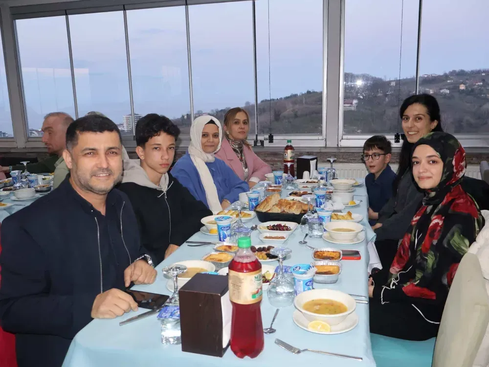 Ünye'de Milli Eğitim personeli iftarda bir araya geldi