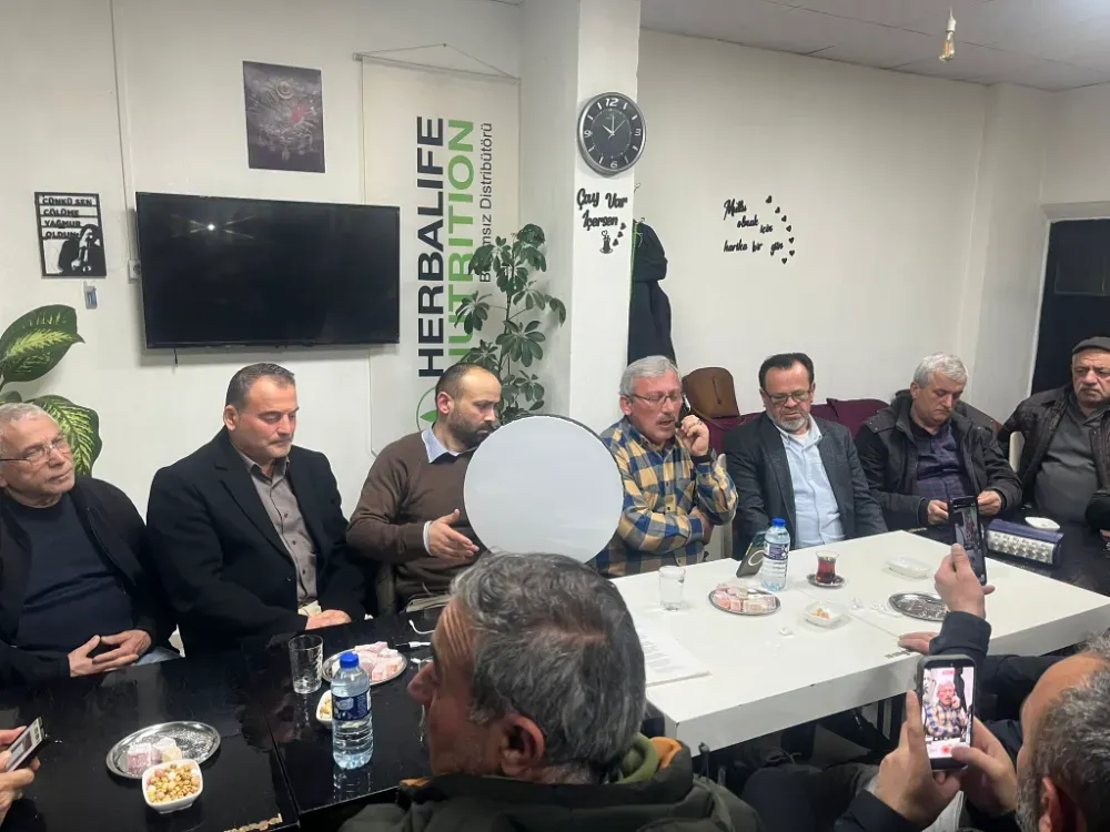 Gogina Camii’nde teravih sonrası sokakta ilahi ziyafeti