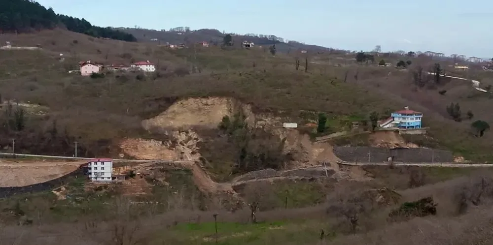 Ünye-Akkuş Yolunda heyelan mesaisi; zemin sondaj çalışmaları başladı!